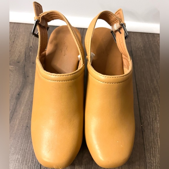 UNIVERSAL THREAD - Watson Platform Clog Heels Tan - Women’s Size 8 - Picture 4 of 8